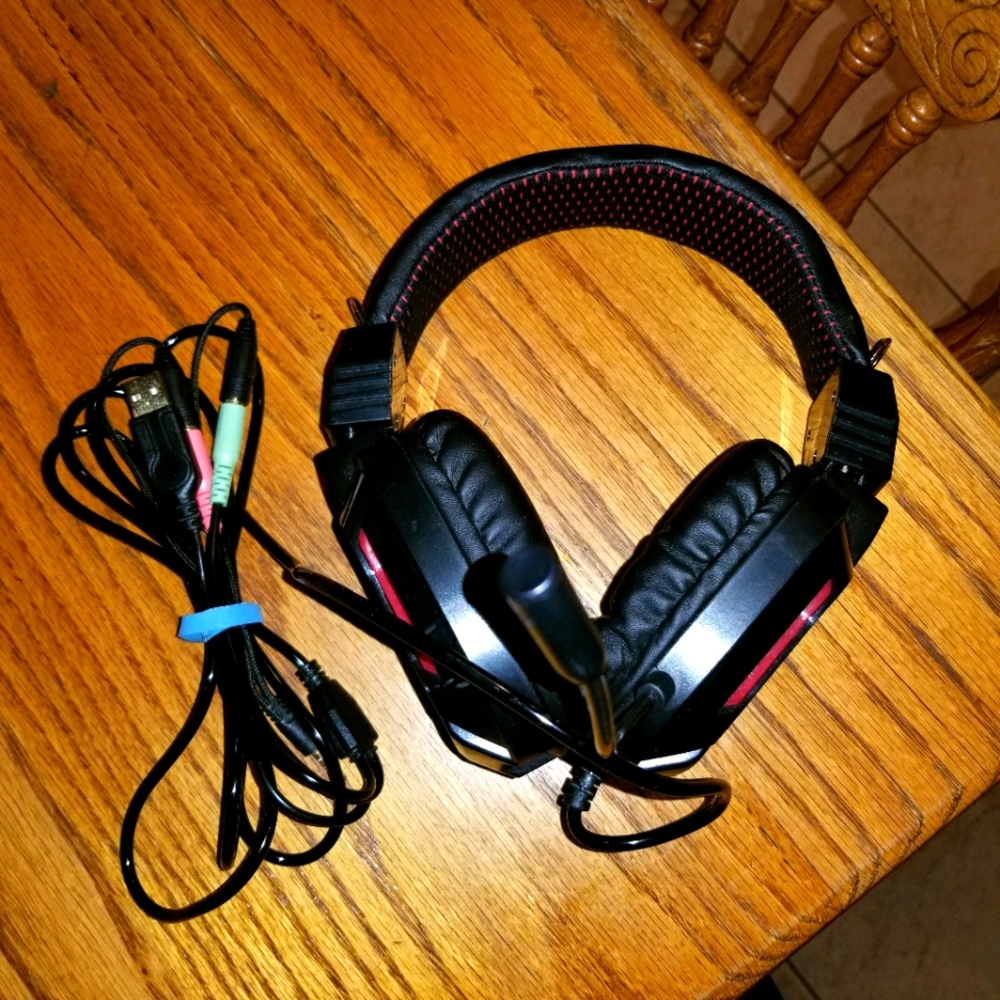Magic Eagle Gaming Headset w Adapter - Picture 1 of 6